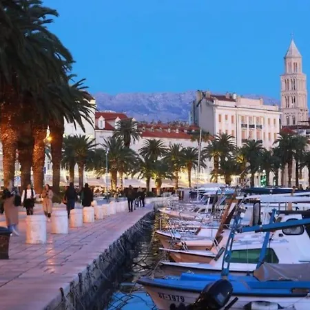 2 Bedrooms Relax-split Apartment Split